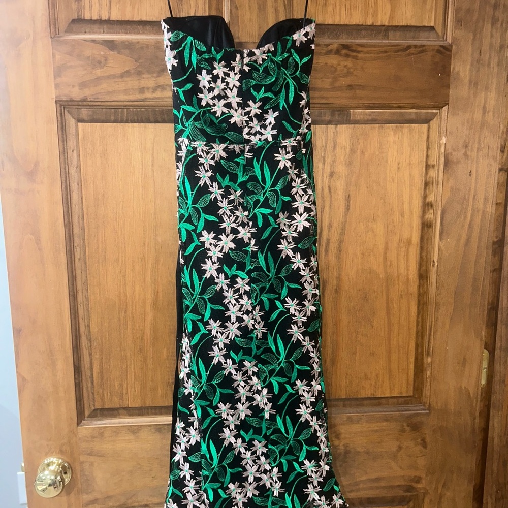 Dress - Picture 3 of 4
